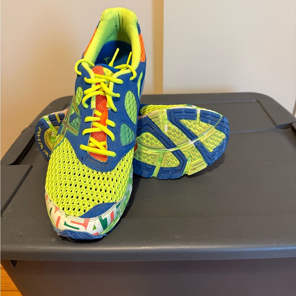 Men’s ASICS Gel Noosa glow in the dark.